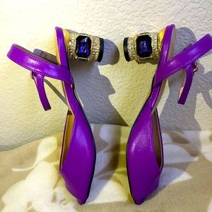 Gorgeous Open Toe Chunky Block Low Heel With Beautiful Crystal Heel. Size 7, 38.